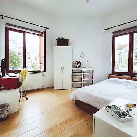 בריסל Room At Chicken'S Shared Appartment מראה חיצוני תמונה