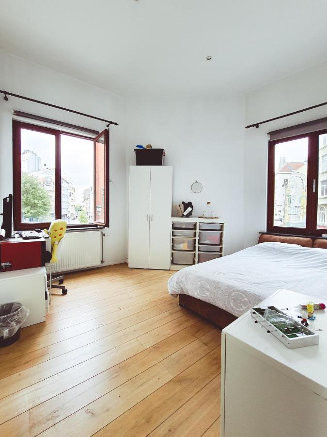 בריסל Room At Chicken'S Shared Appartment מראה חיצוני תמונה