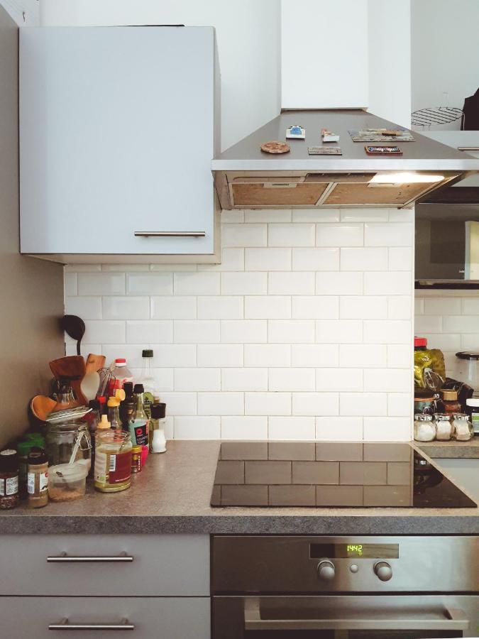 בריסל Room At Chicken'S Shared Appartment מראה חיצוני תמונה