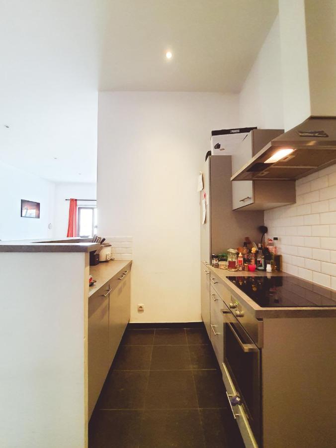 בריסל Room At Chicken'S Shared Appartment מראה חיצוני תמונה