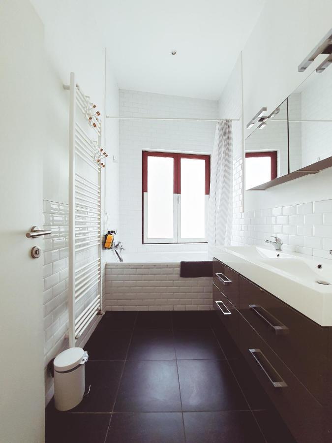 בריסל Room At Chicken'S Shared Appartment מראה חיצוני תמונה
